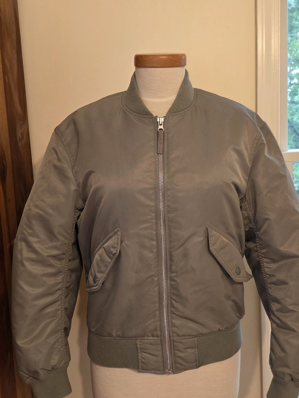 Uniqlo Grey Olive Bomber Jacket - Women's Zip Front Very Good XS